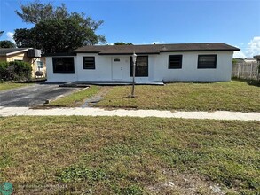 1060 SW 5th Terrace in Deerfield Beach, FL - Building Photo - Building Photo