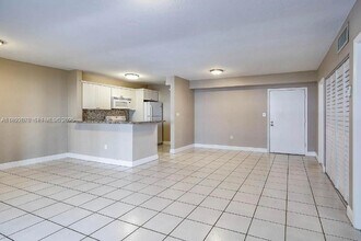 8305 SW 72nd Ave in Miami, FL - Building Photo - Building Photo