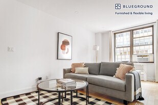 160 E 48th St in New York, NY - Building Photo