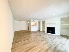 320 Park Ridge Cir in Marietta, GA - Building Photo - Building Photo