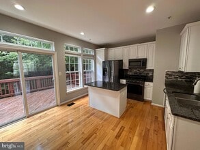 4065 Cressida Pl, Unit g in Woodbridge, VA - Building Photo - Building Photo