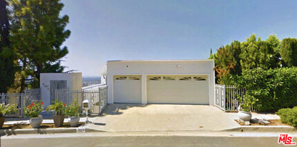 7822 Oceanus Dr in Los Angeles, CA - Building Photo - Building Photo