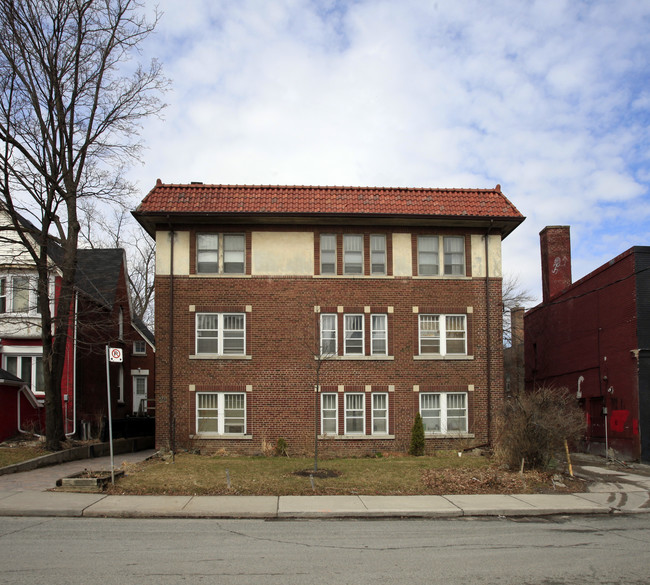 20 Roselawn Ave in Toronto, ON - Building Photo - Building Photo