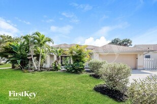 3342 Cunliffe Rd in North Port, FL - Building Photo