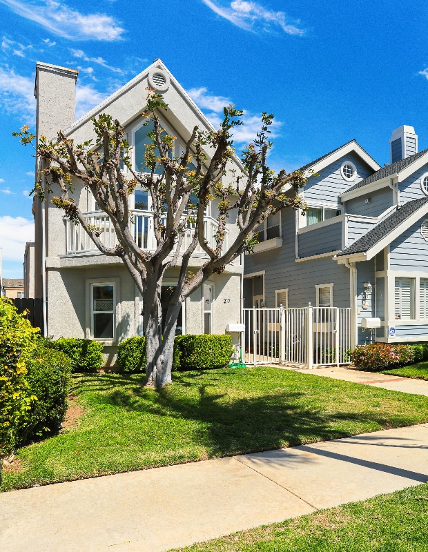 217 Knoxville Ave in Huntington Beach, CA - Building Photo - Building Photo