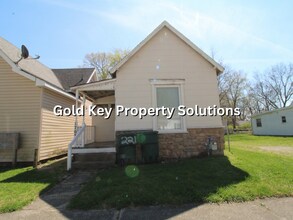 1703 W Adams St in Muncie, IN - Building Photo - Building Photo