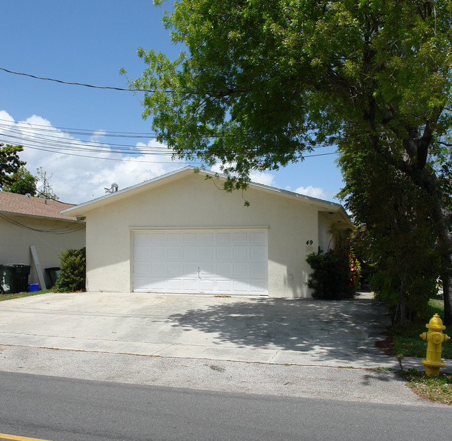 47-49 SE 10th Ter in Dania Beach, FL - Building Photo - Building Photo