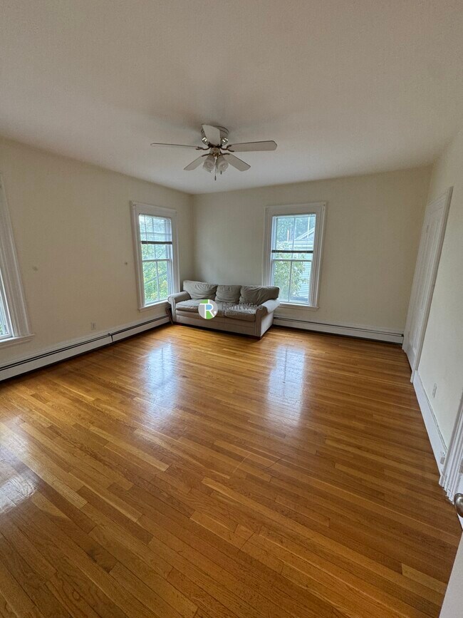 28 Roseland St