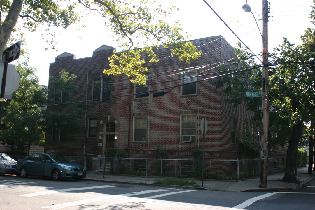 1664 Hone Ave in Bronx, NY - Foto de edificio