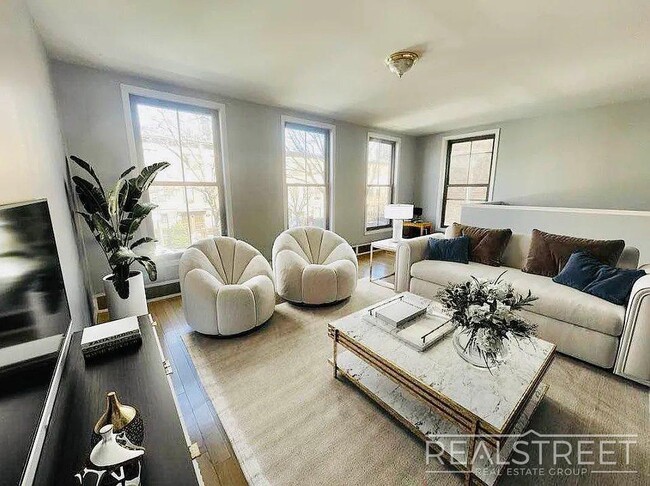 Stunning 1,600 SF Gut-Renovated Duplex Pen