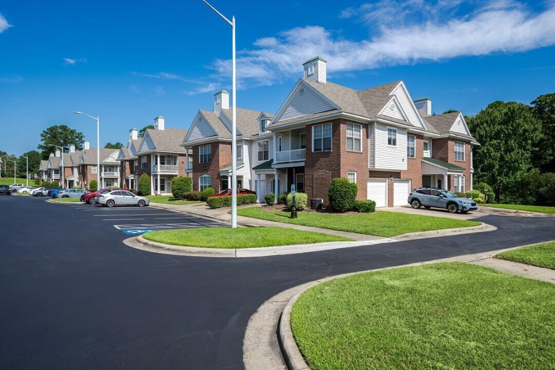 The Preserve at Grande Oaks Apartment Homes in Fayetteville, NC - Foto de edificio