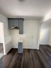 756 1/2 E 79th St in Los Angeles, CA - Building Photo - Building Photo