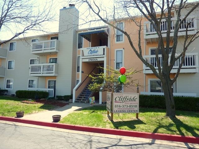 Cliffside Apartments in Independence, MO - Building Photo