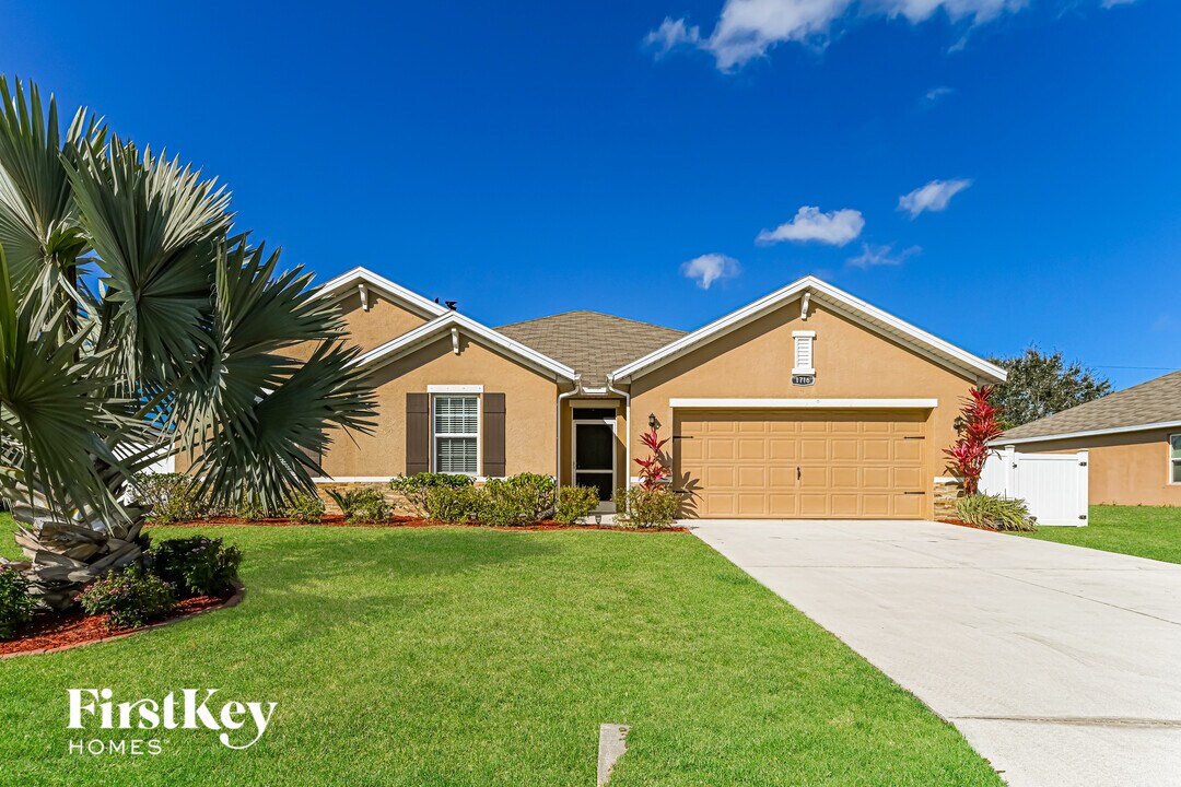 1716 SW 1st Ave in Cape Coral, FL - Building Photo