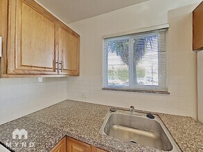 2376 Sutter Ave, Unit 2 in Santa Clara, CA - Foto de edificio - Building Photo