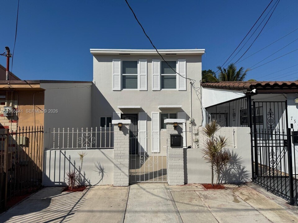 7520 W 15th Ct in Hialeah, FL - Building Photo