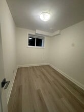 4442 Cambridge St in Burnaby, BC - Building Photo - Building Photo