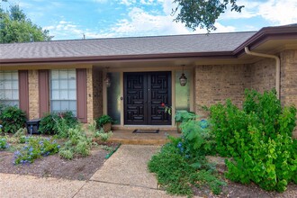 11917 Brookwood Cir in Austin, TX - Building Photo - Building Photo