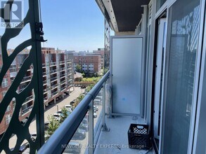 250 Albert St in Waterloo, ON - Building Photo - Building Photo