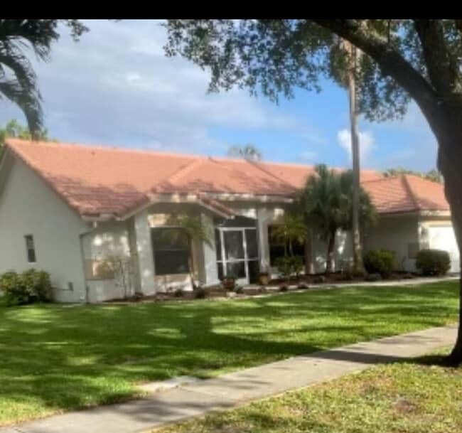 5136 NW 49th Ave in Coconut Creek, FL - Building Photo - Building Photo