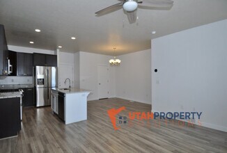 14927 S Thunder Horse Ln in Bluffdale, UT - Building Photo - Building Photo