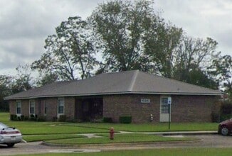 626 N State Hwy 103 in Slocomb, AL - Foto de edificio - Building Photo