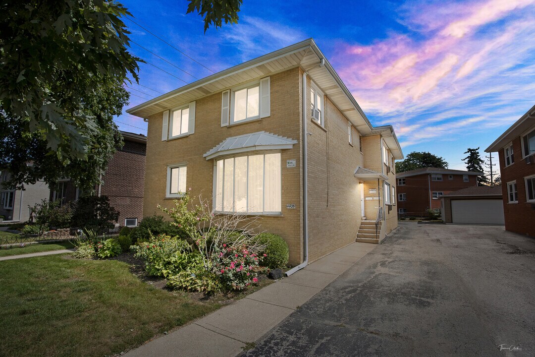 4429 Prairie Ave in Brookfield, IL - Foto de edificio