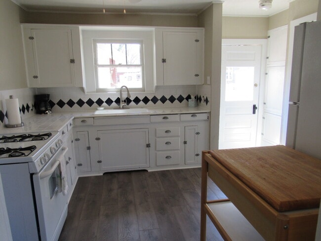 206 E Columbia St in Weatherford, TX - Building Photo - Building Photo