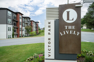 The Lively Victor Park in Greer, SC - Foto de edificio - Building Photo