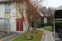 Villa Navarone Apartments in San Antonio, TX - Foto de edificio - Building Photo