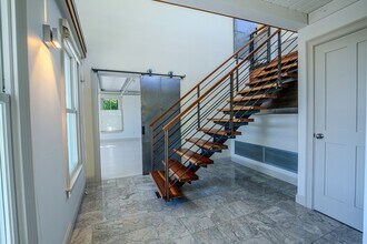6R Breakwater Ave in Rockport, MA - Building Photo - Building Photo