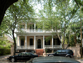 128 Wentworth St in Charleston, SC - Building Photo - Building Photo