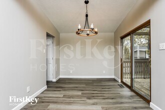 855 Windemere Ave in Des Peres, MO - Foto de edificio - Building Photo