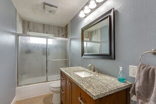 9621 Rustown Dr in Dallas, TX - Building Photo