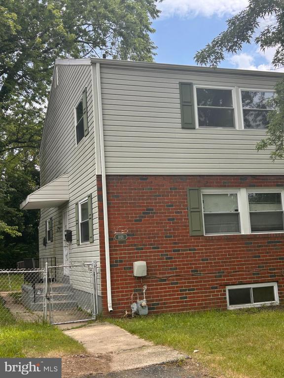 1021 E Williams Cir in Chester, PA - Foto de edificio - Building Photo