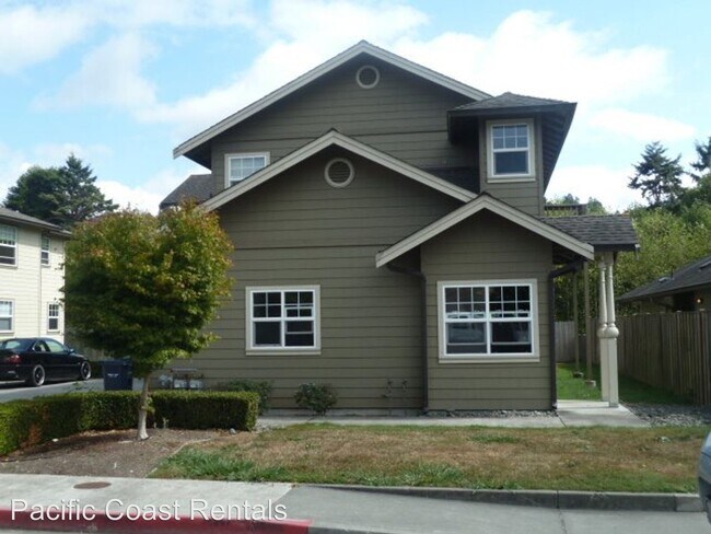 2712 Meadow Creek Way in Arcata, CA - Building Photo - Building Photo