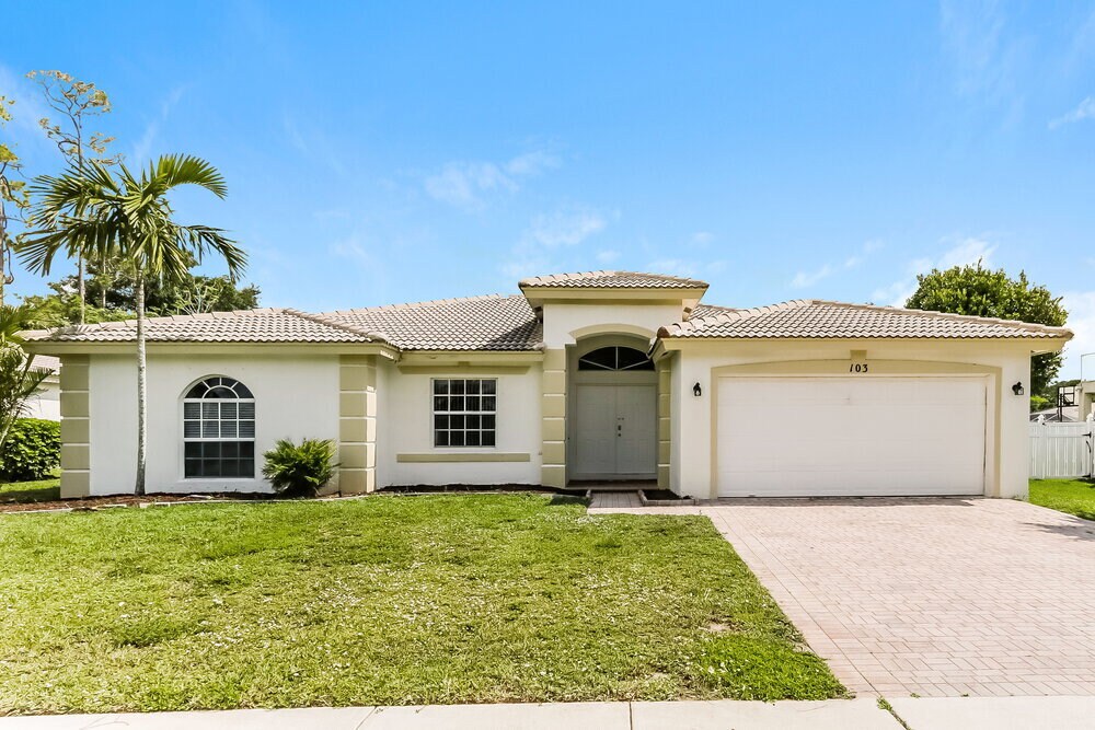 103 Cocoplum Cir in Royal Palm Beach, FL - Building Photo