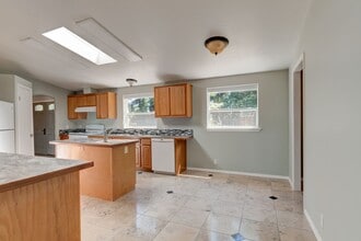 811 Patmore Rd in Coupeville, WA - Building Photo - Building Photo