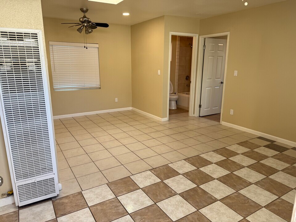 4870 Palm Ave in La Mesa, CA - Building Photo