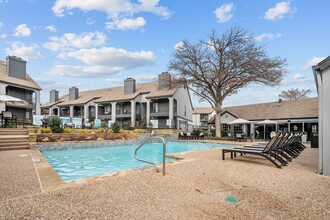 The Arbors on Oakmont in Fort Worth, TX - Building Photo - Building Photo