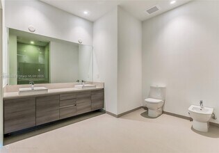 1080 Brickell Ave, Unit 4401 in Miami, FL - Building Photo - Building Photo