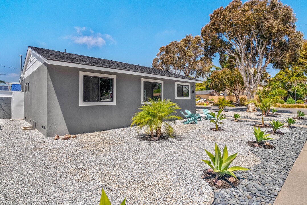 401 Rancho Dr in Ventura, CA - Building Photo
