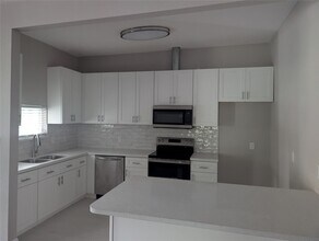 4902 McKinney St in Houston, TX - Foto de edificio - Building Photo