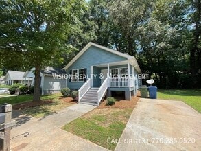 1040 Thomasville Estates Dr SE in Atlanta, GA - Building Photo - Building Photo