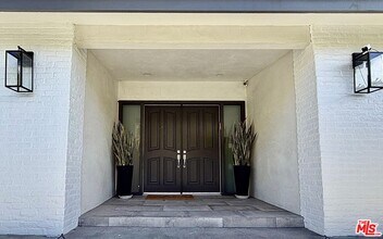 2120 San Ysidro Dr in Beverly Hills, CA - Building Photo - Building Photo