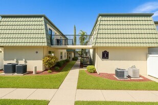 1799 N Highland Ave in Clearwater, FL - Building Photo