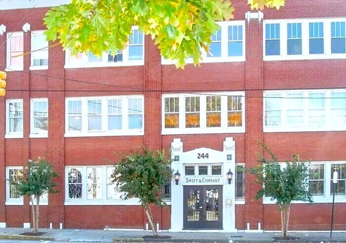 244 Peters St SW in Atlanta, GA - Building Photo