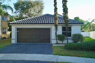 658 Stanton Dr in Weston, FL - Building Photo - Building Photo