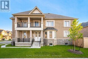 1 Bushwood Trl in Brampton, ON - Building Photo