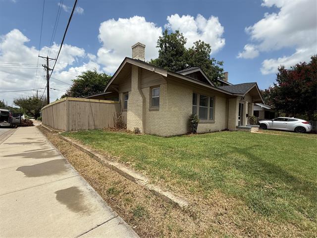 2126 Mistletoe Ave in Fort Worth, TX - Building Photo - Building Photo
